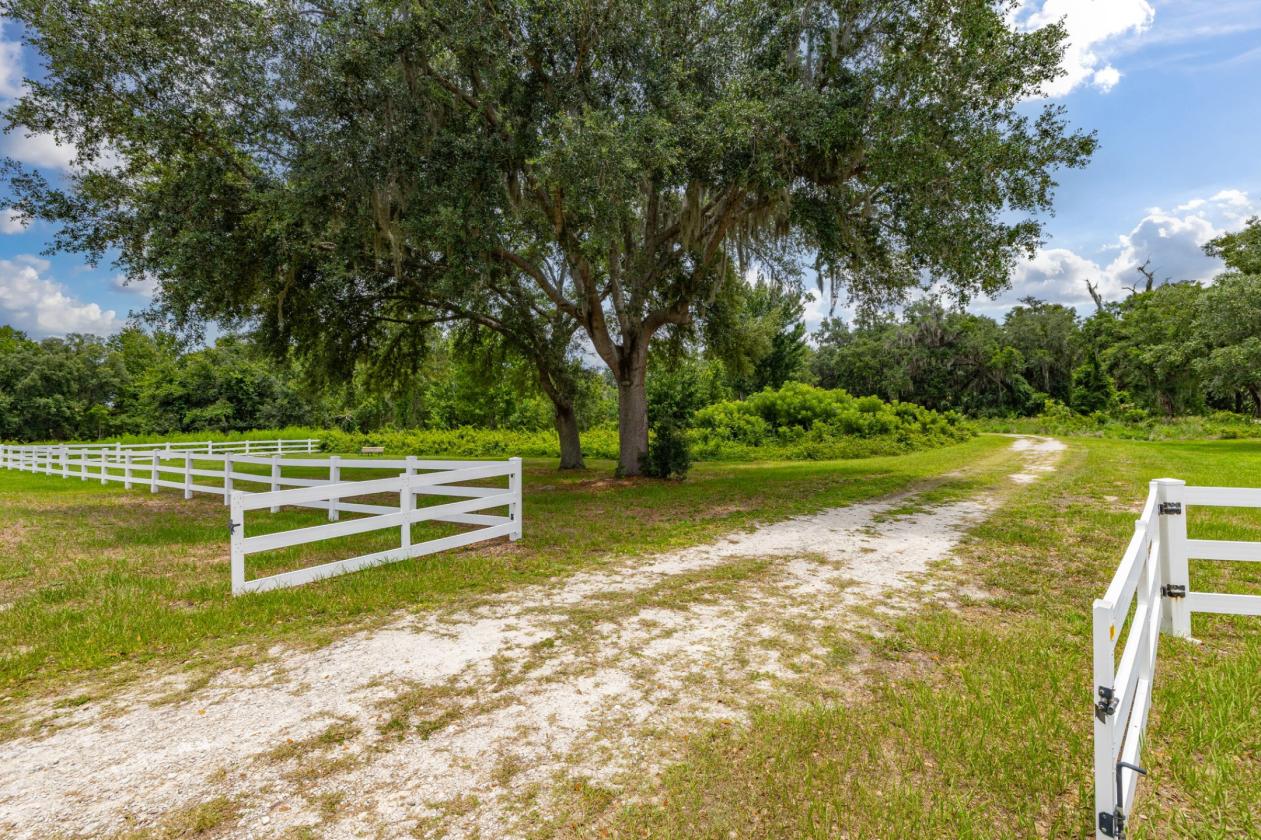 Beautiful Lot located in a gated Equestrian Area - photo 14
