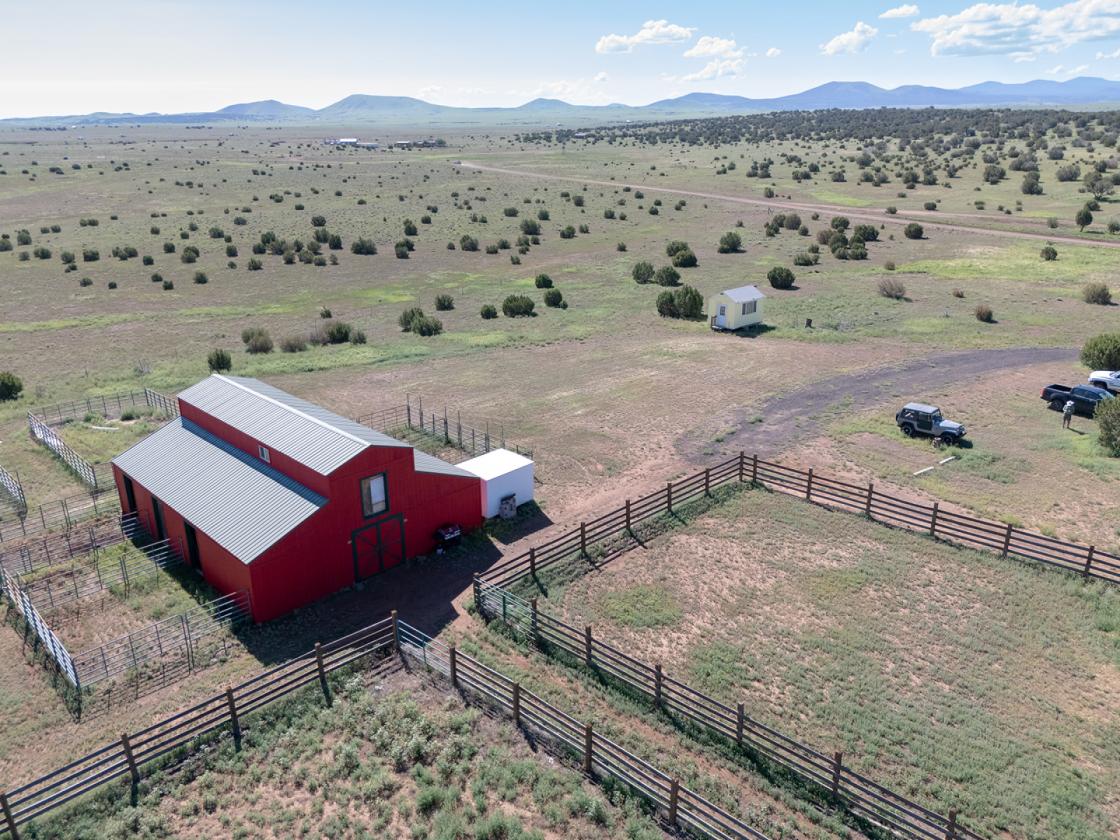 36 Acre Horse Ranch in the Wt. Mtns. of ARIZONA - photo 16