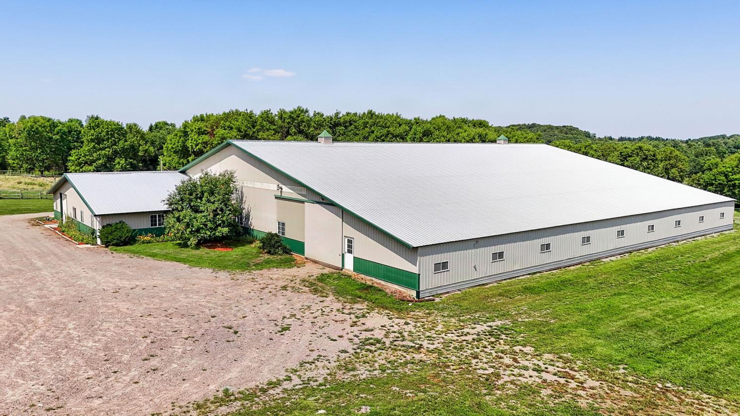 Luxury equestrian estate with a big arena - photo 3