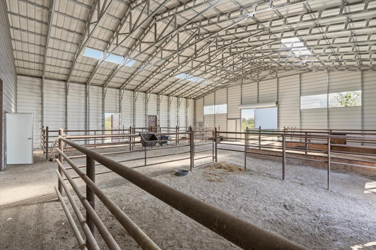 HORSE BARN WITH INDOOR ARENA — BUILT 2022 - photo 4