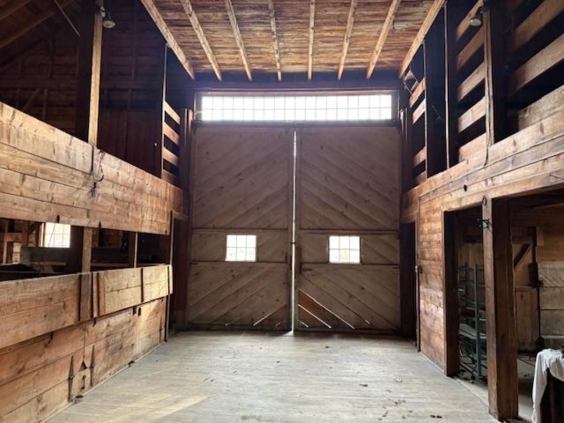 Fabulous Mountain Views, 33 Acres, and Barn! - photo 6