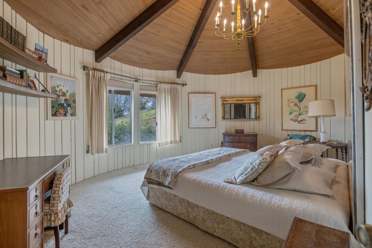 200 acres, two Harry Gesner homes, foothills - photo 18