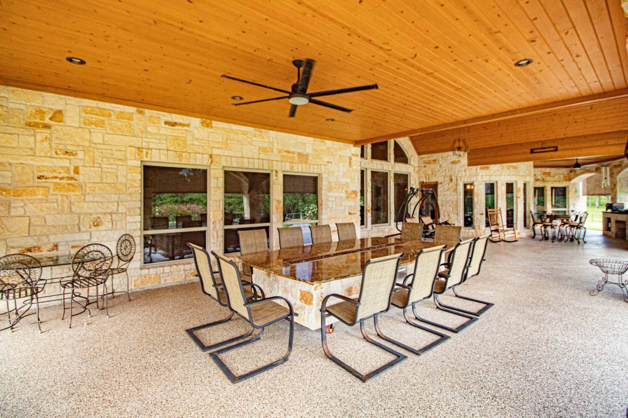 Stunning Home and Equestrian facility - photo 15