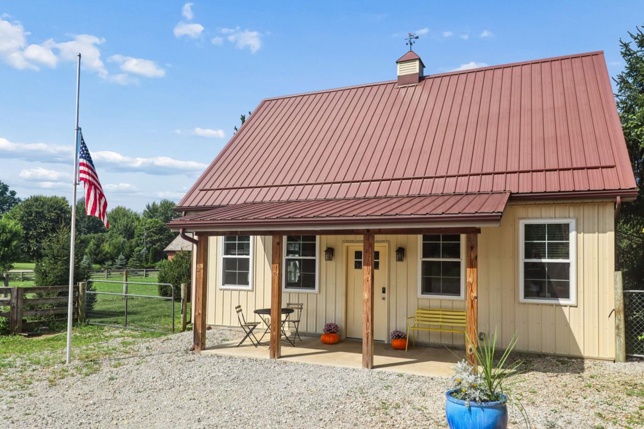 Distinctive Country Estate w 19 stall Horse Barn - photo 22