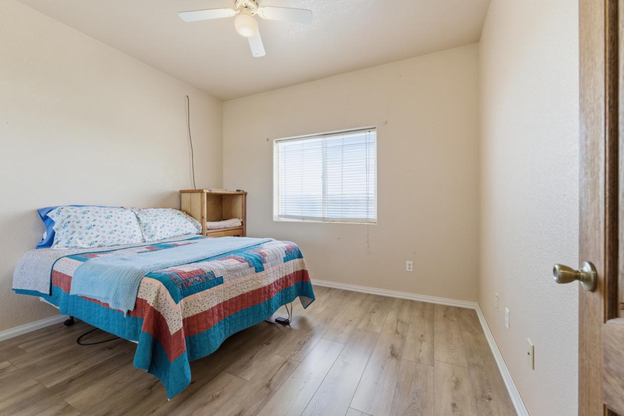 Turn key Ranch in west Lancaster - photo 13