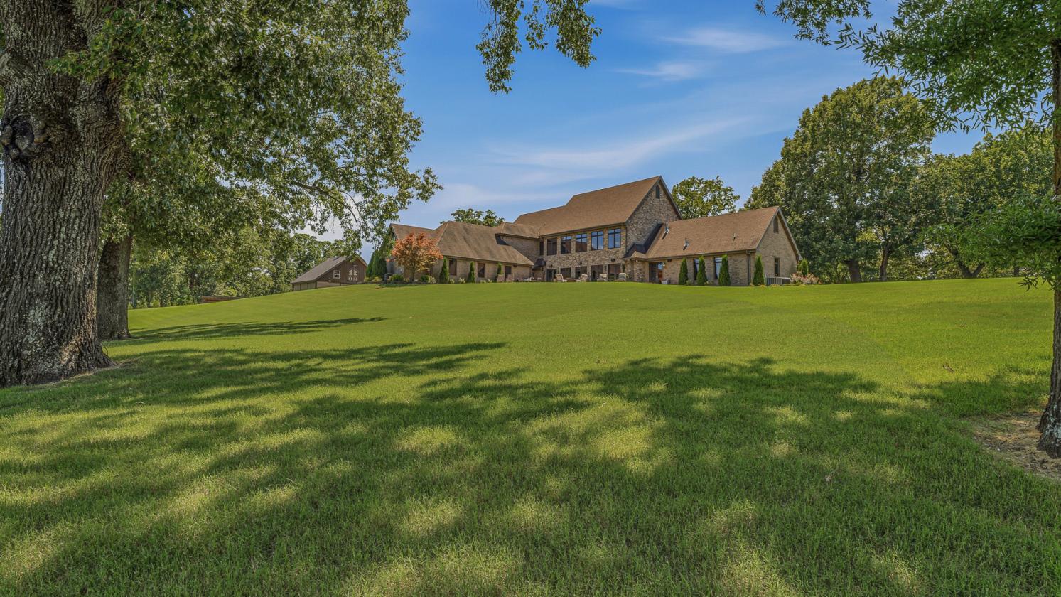 Modern Rustic Estate with Lake, Trails & Barn - photo 16