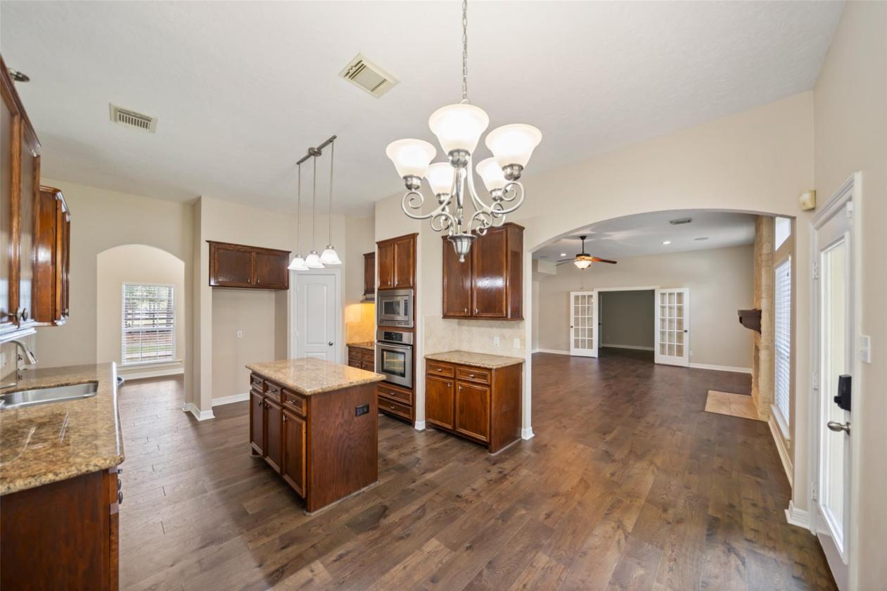 Beautiful country estate on over 4.75 acres - photo 14