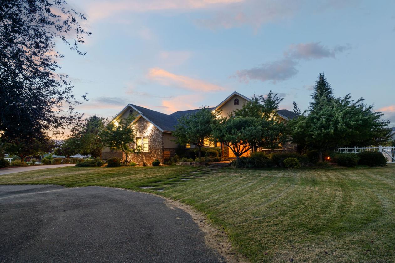 Exceptional 5+ Acre Equestrian Estate with Pool - photo 4