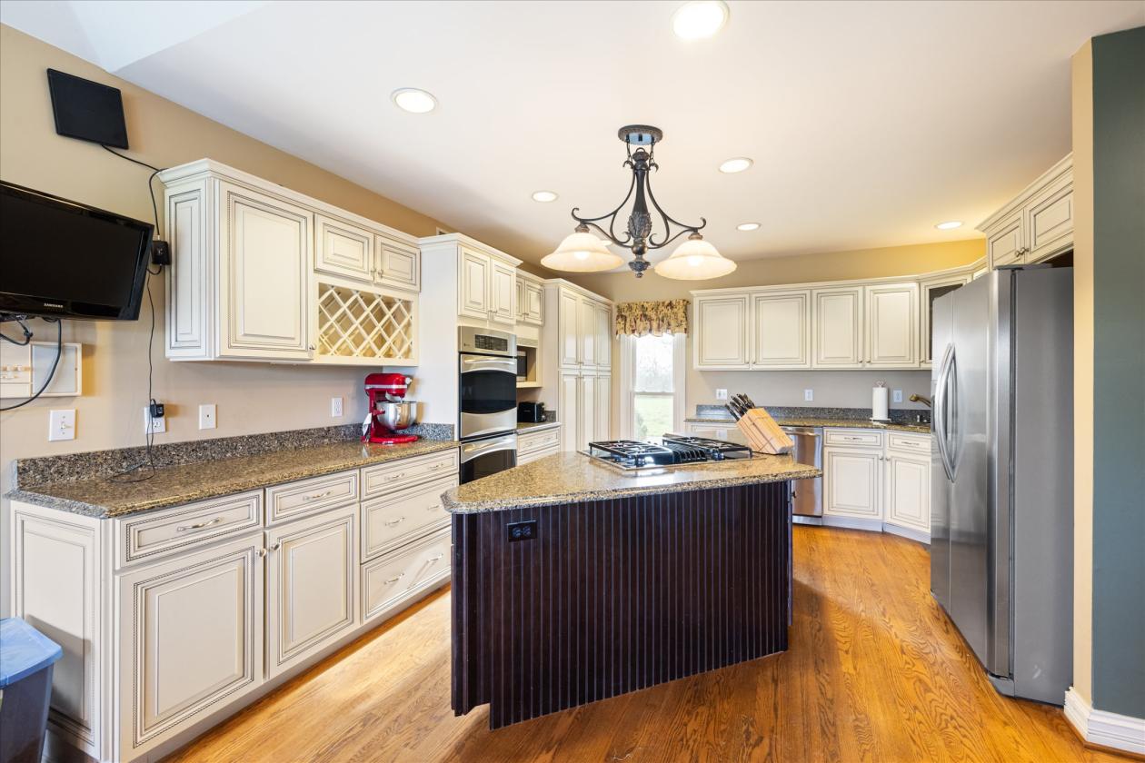 Turn-Key Equestrian Estate With Indoor Arena - photo 14