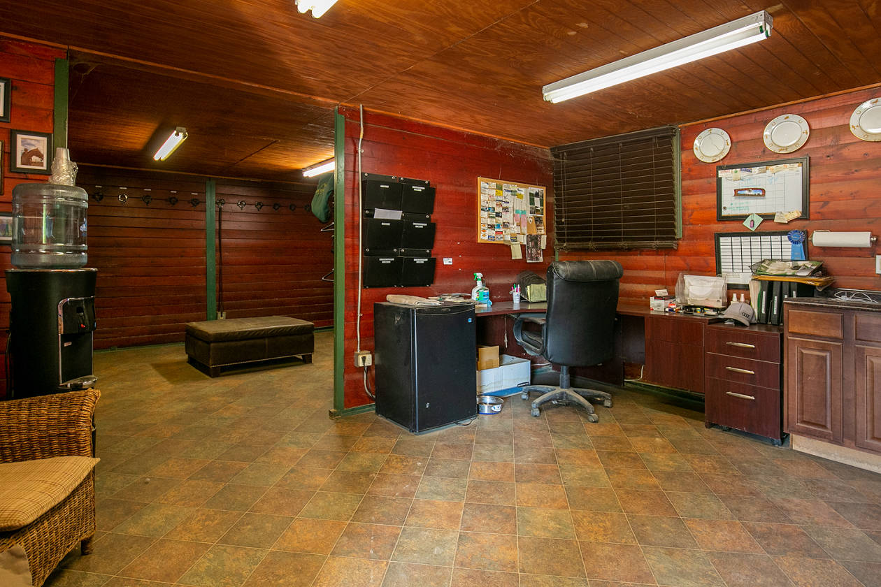 LOS ANGELES Own a 5Acre, 60Stall Horse Farm in... Los Angeles