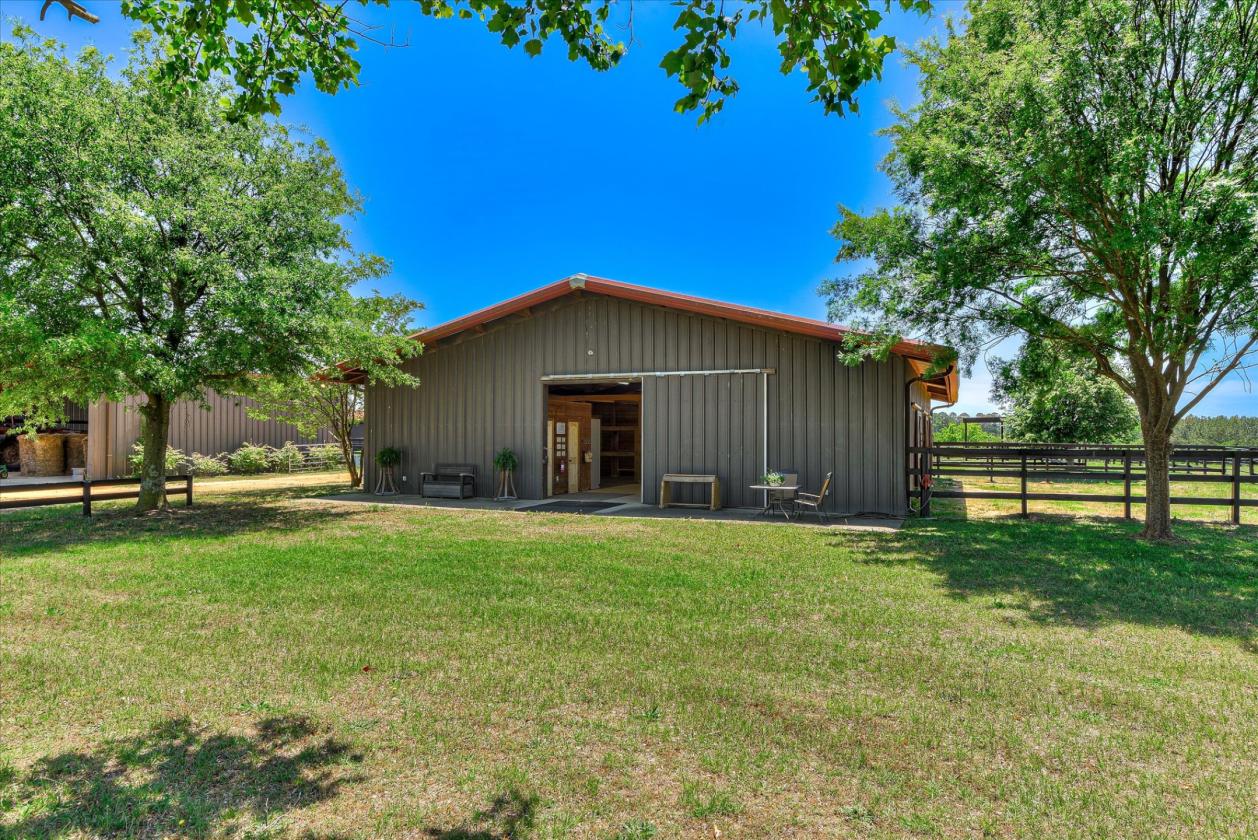 Exceptional 18.25-acre equestrian property - photo 4