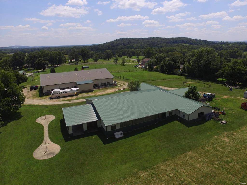 Equestrian Estate at the edge of Farmington, Missouri