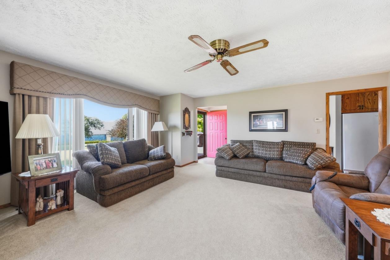 Meticulously Well Maintained Acreage! - photo 9