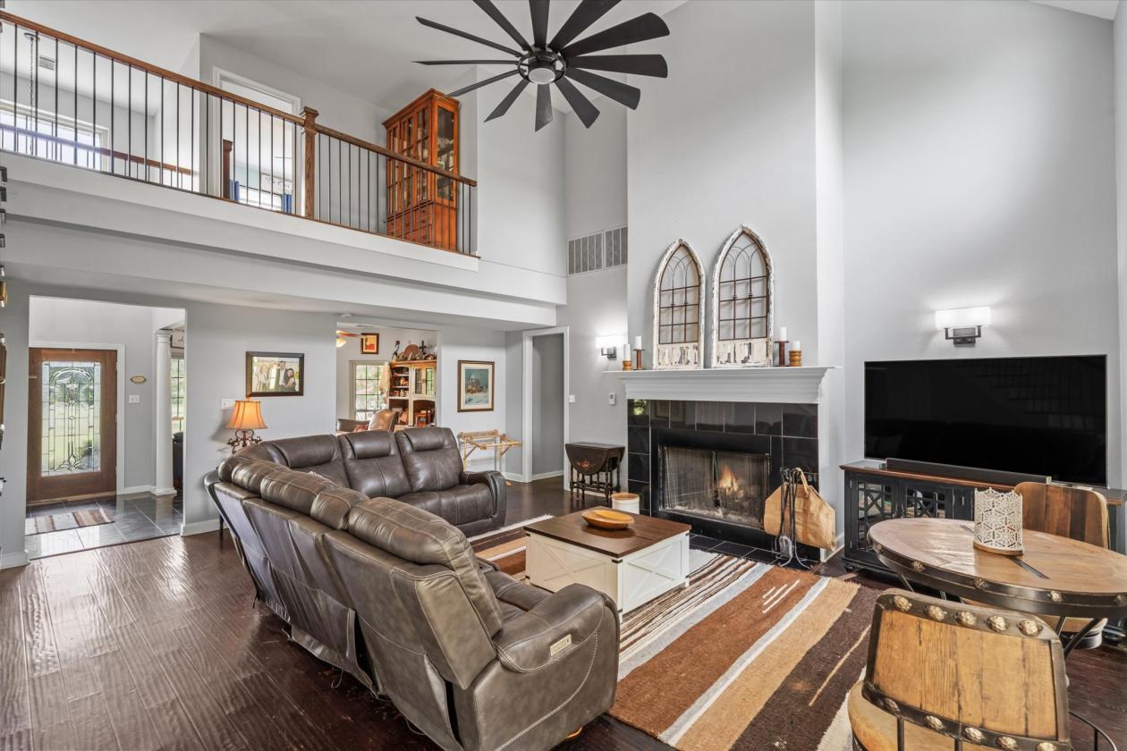 Exceptional 15-Acre Equestrian Estate - photo 6