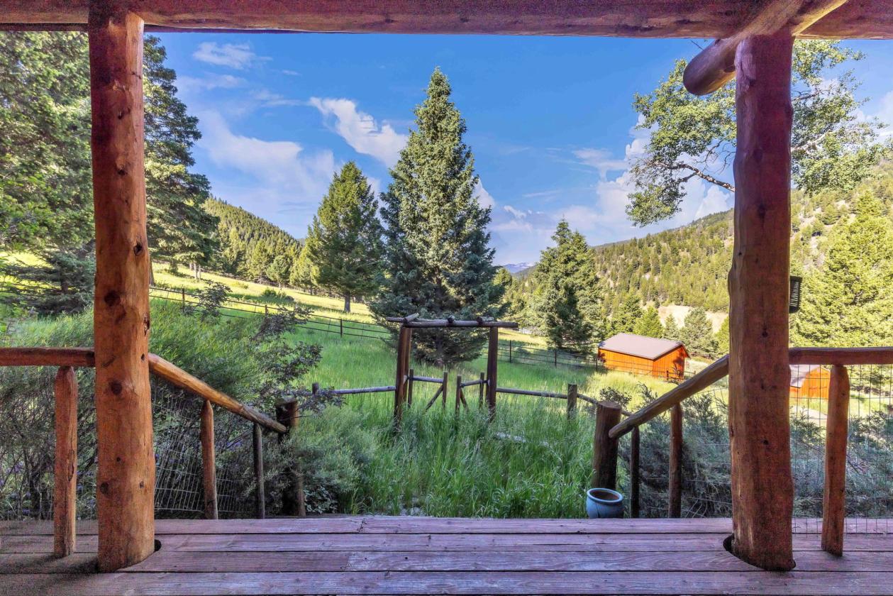 Mountain cabin with pasture and views - photo 24