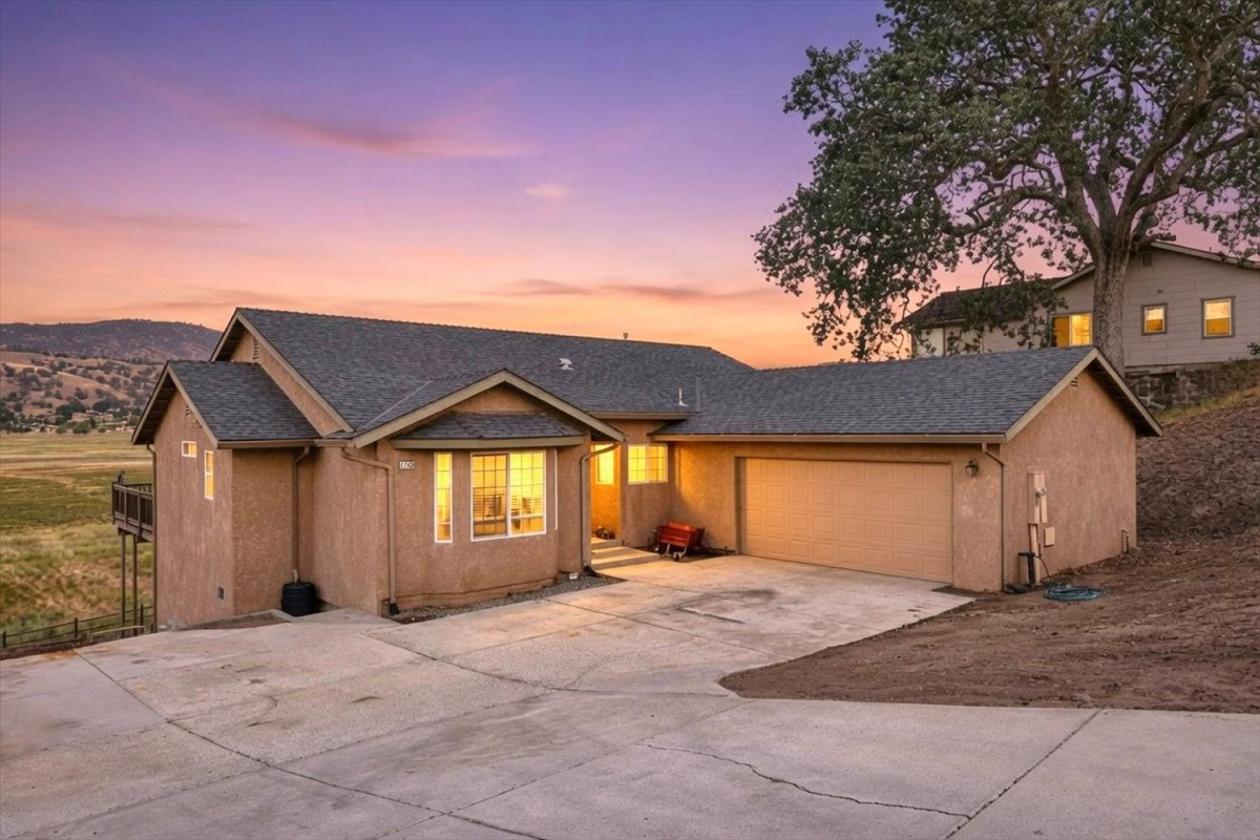 Exceptional property in EQ gated community - photo 1