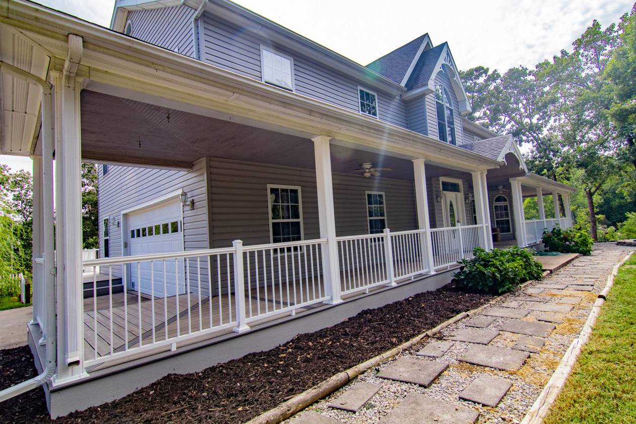 Luxury secluded home, 41 acres arena down the road - photo 21