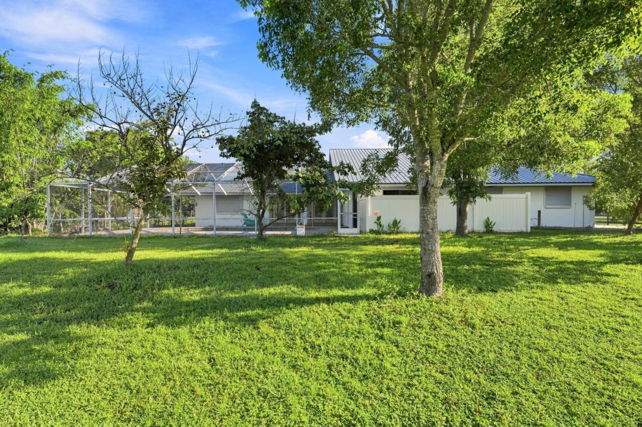 Rural LARGE pool home with inlaw suite and Acreage - photo 30