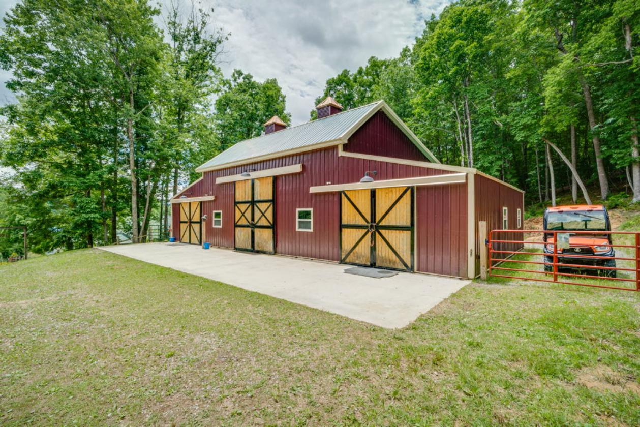 Mountain Home with Horse Barn and 5 Acres - photo 14