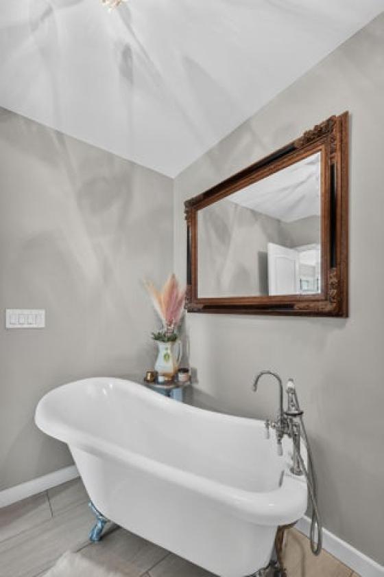Custom Cottage on 10 Acres in Horse Country - photo 21