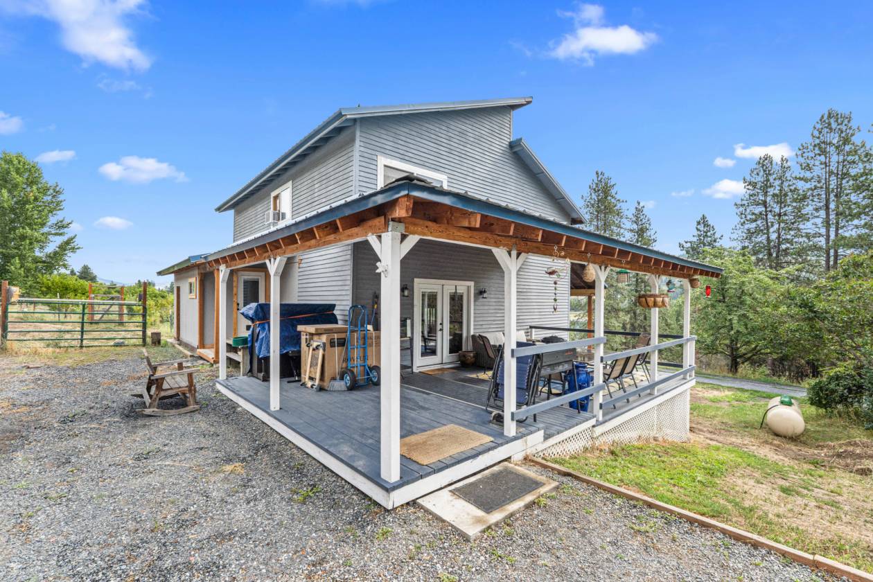 Columbia River views on 14 acres w/room for horses - photo 3