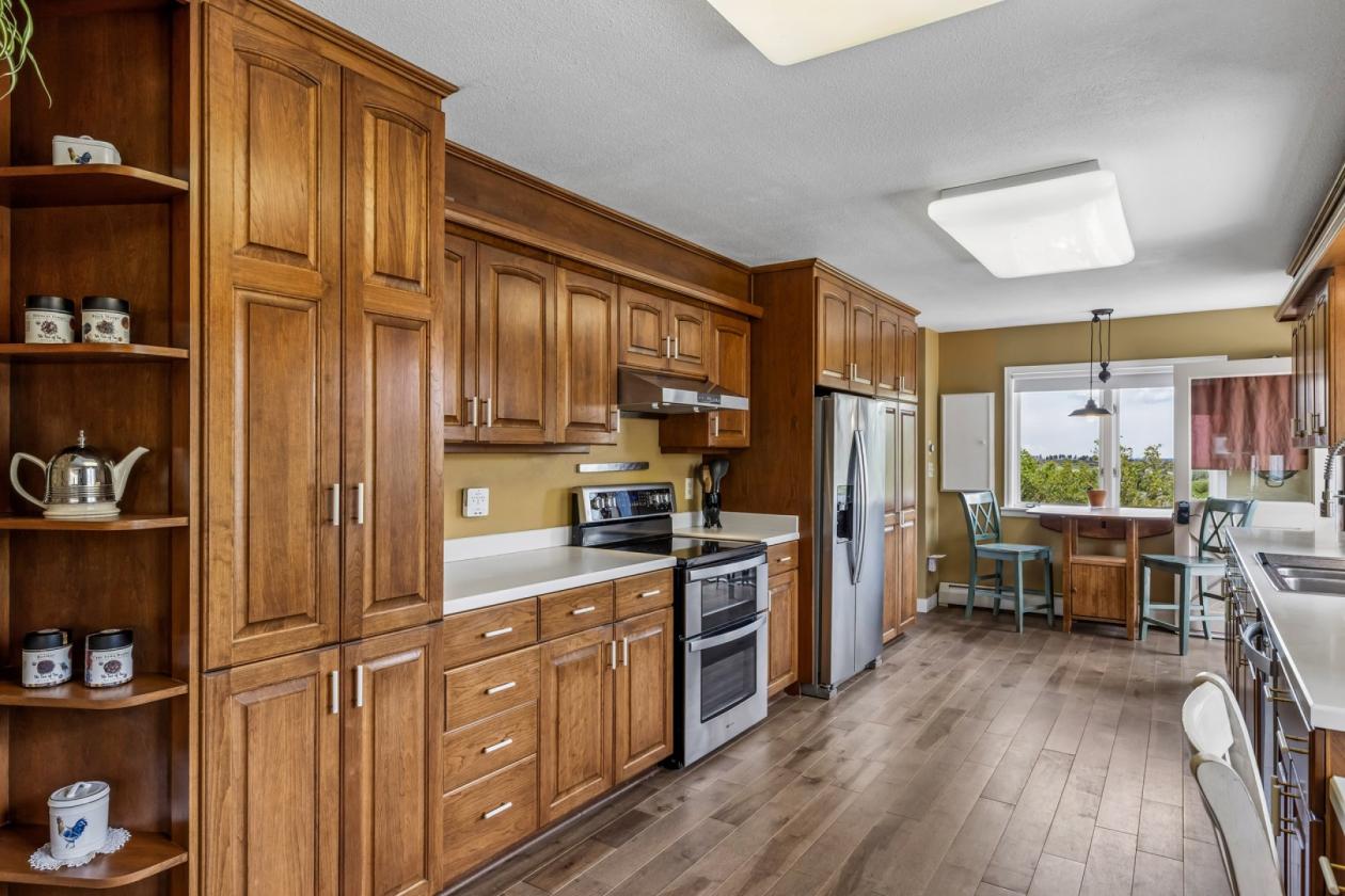 Country living at its finest - photo 10