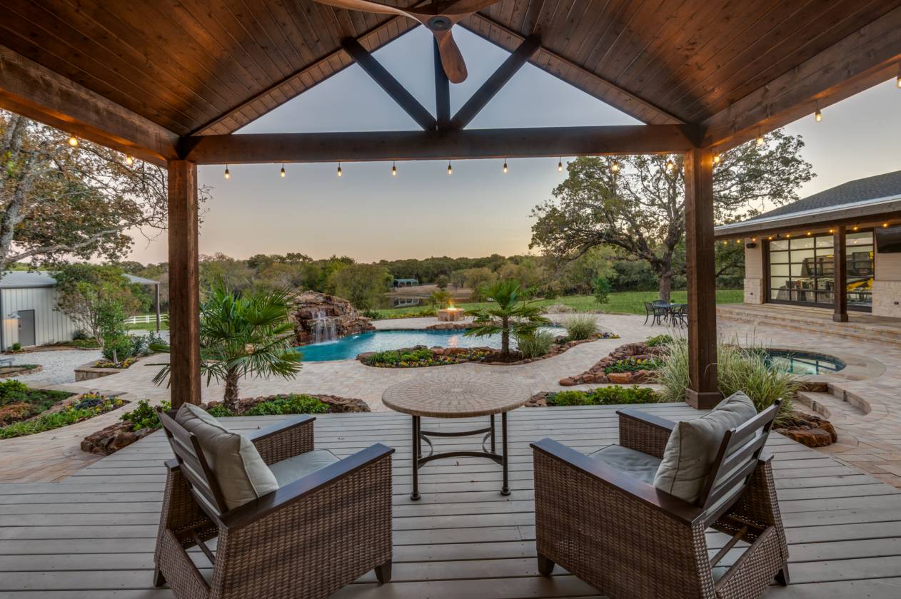 Contemporary farmhouse - photo 11