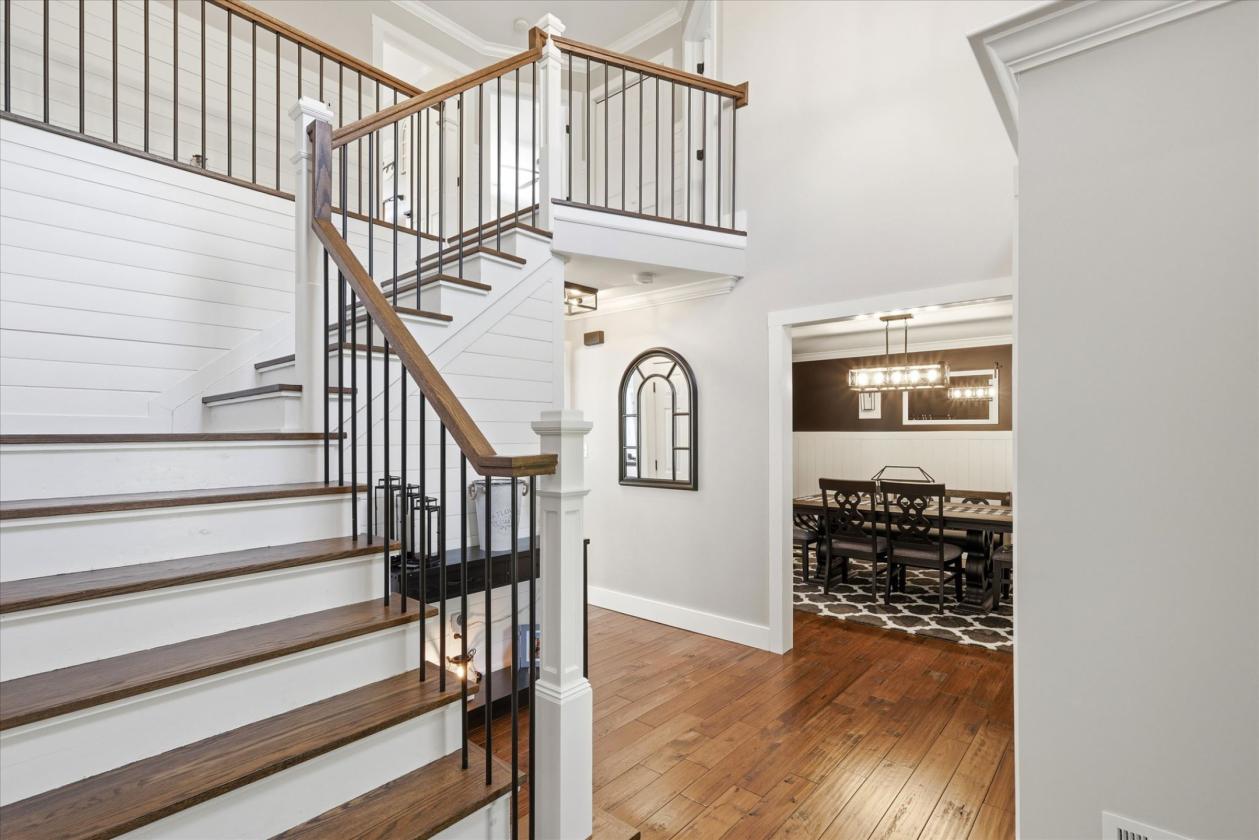 Luxury Farmhouse Residence Equestrian Suitable! - photo 8