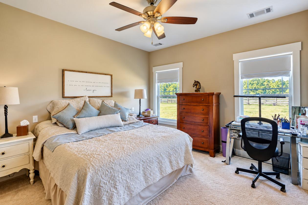 Modern ranch home on 5ac, 3 stall barn - photo 25