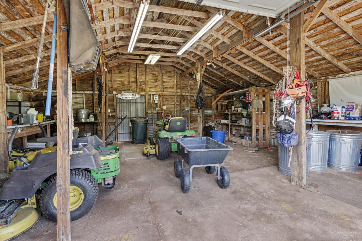 2 Homes 5 Acre Horse Property with Beautiful views - photo 19