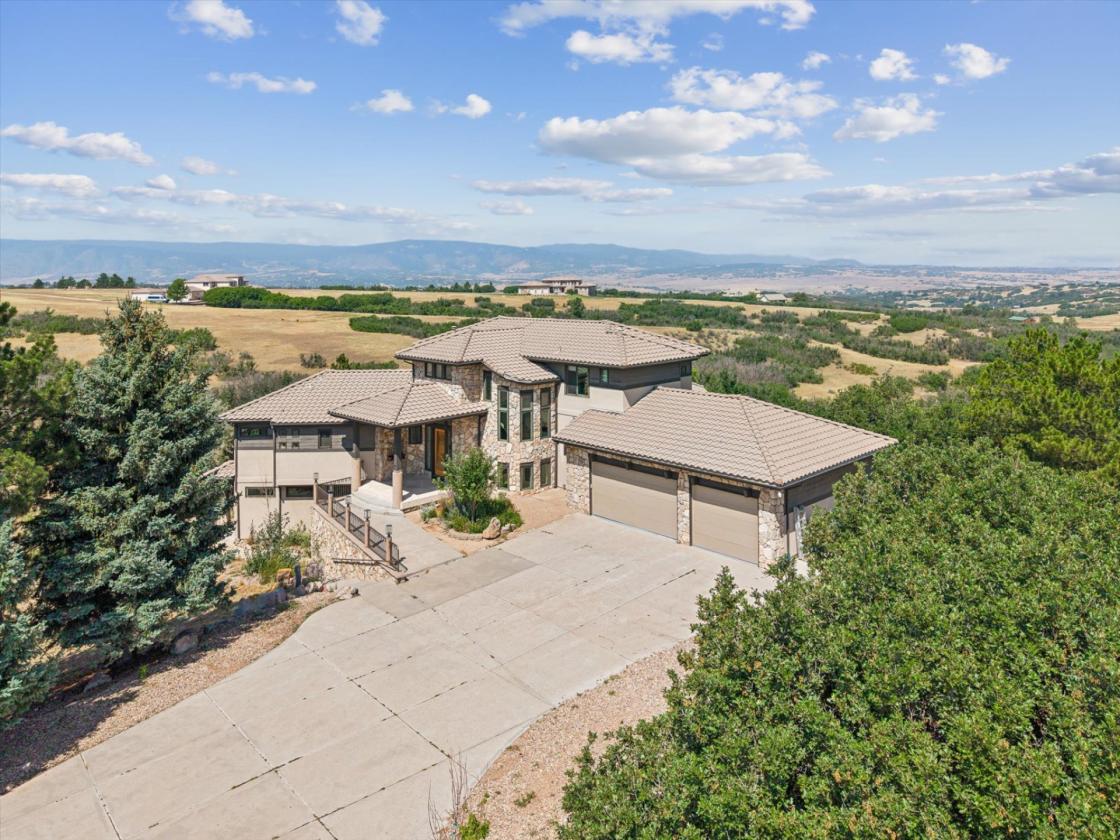 Private oasis on 15 acres 10 minutes from town - photo 10