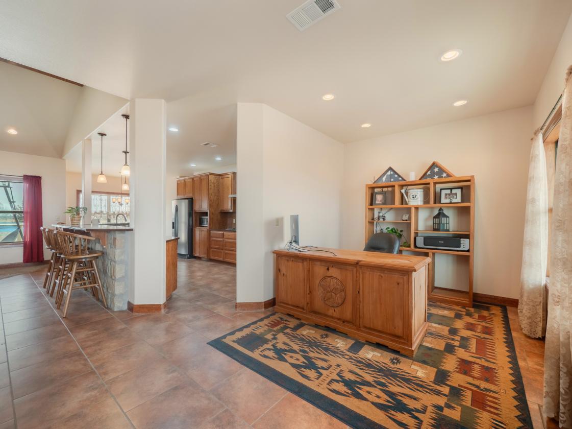 Contemporary Luxury Meets Wide-Open Spaces - photo 5