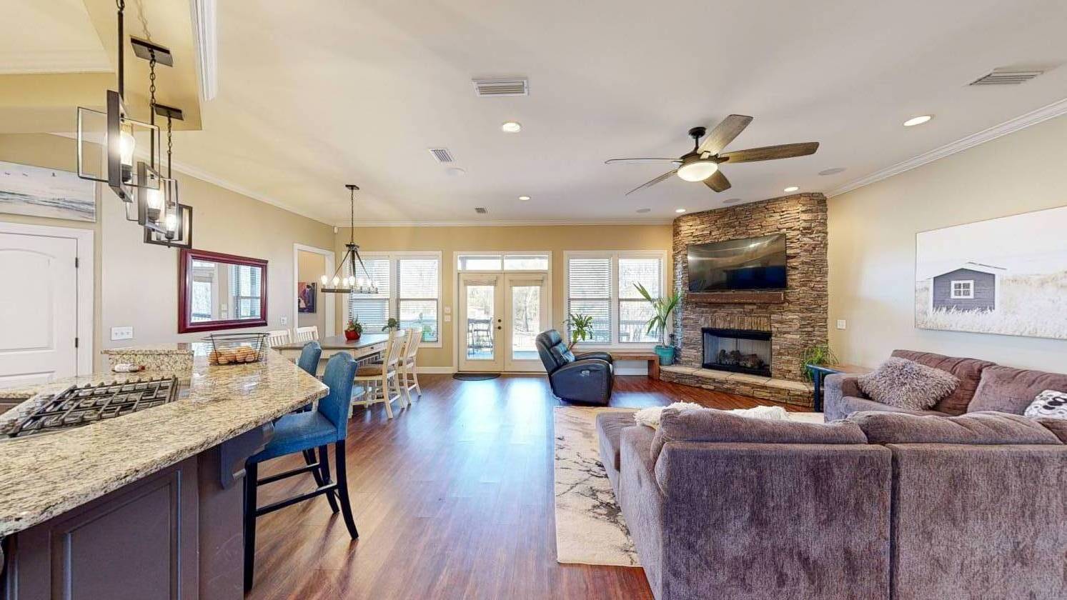 Luxury equestrian mini estate with executive home - photo 7