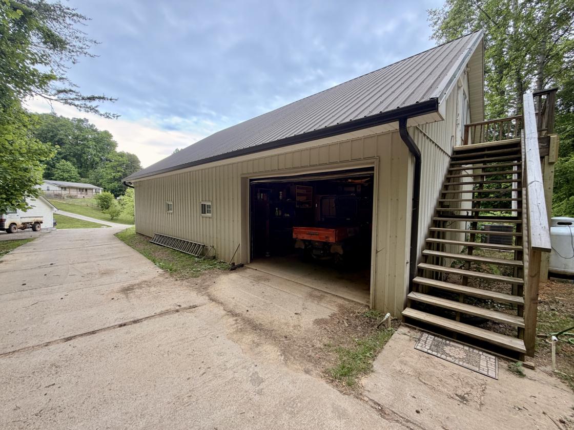 Custom Home On 271.28 Acres - photo 19