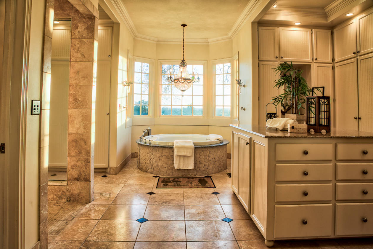 Blue Skies Ranch Exclusive Luxury Farmhouse Burton, Washington