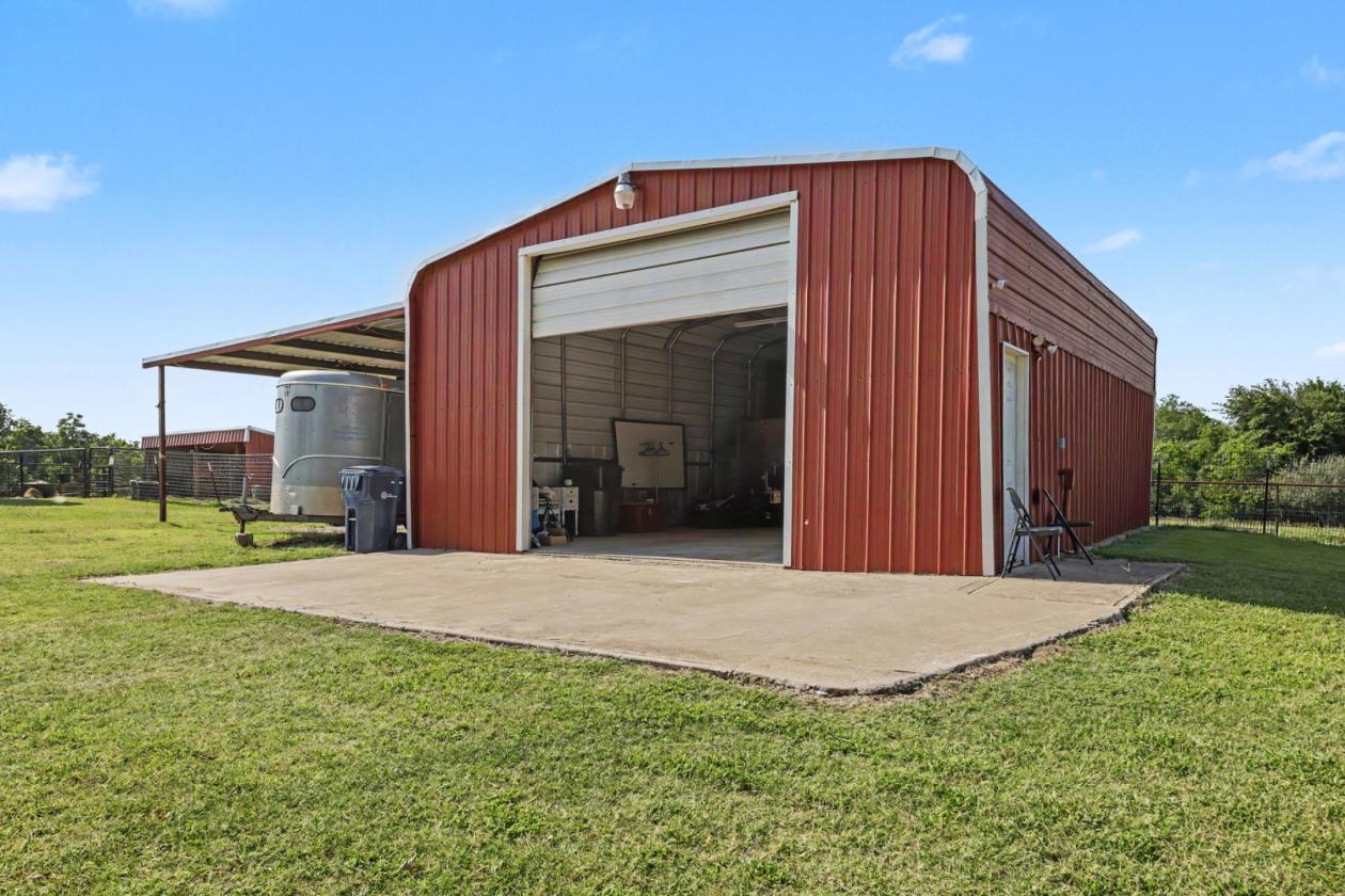 2 Homes 5 Acre Horse Property with Beautiful views - photo 22