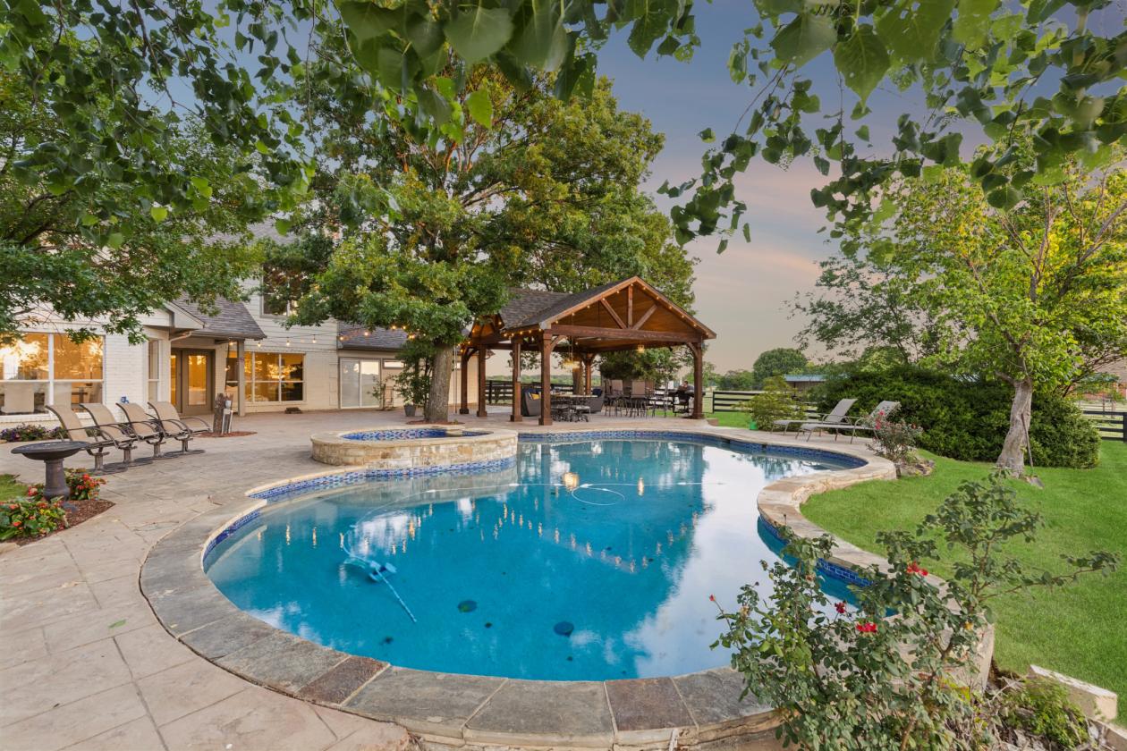 Stunning Equestrian Estate on 16 Beautiful Acres - photo 17