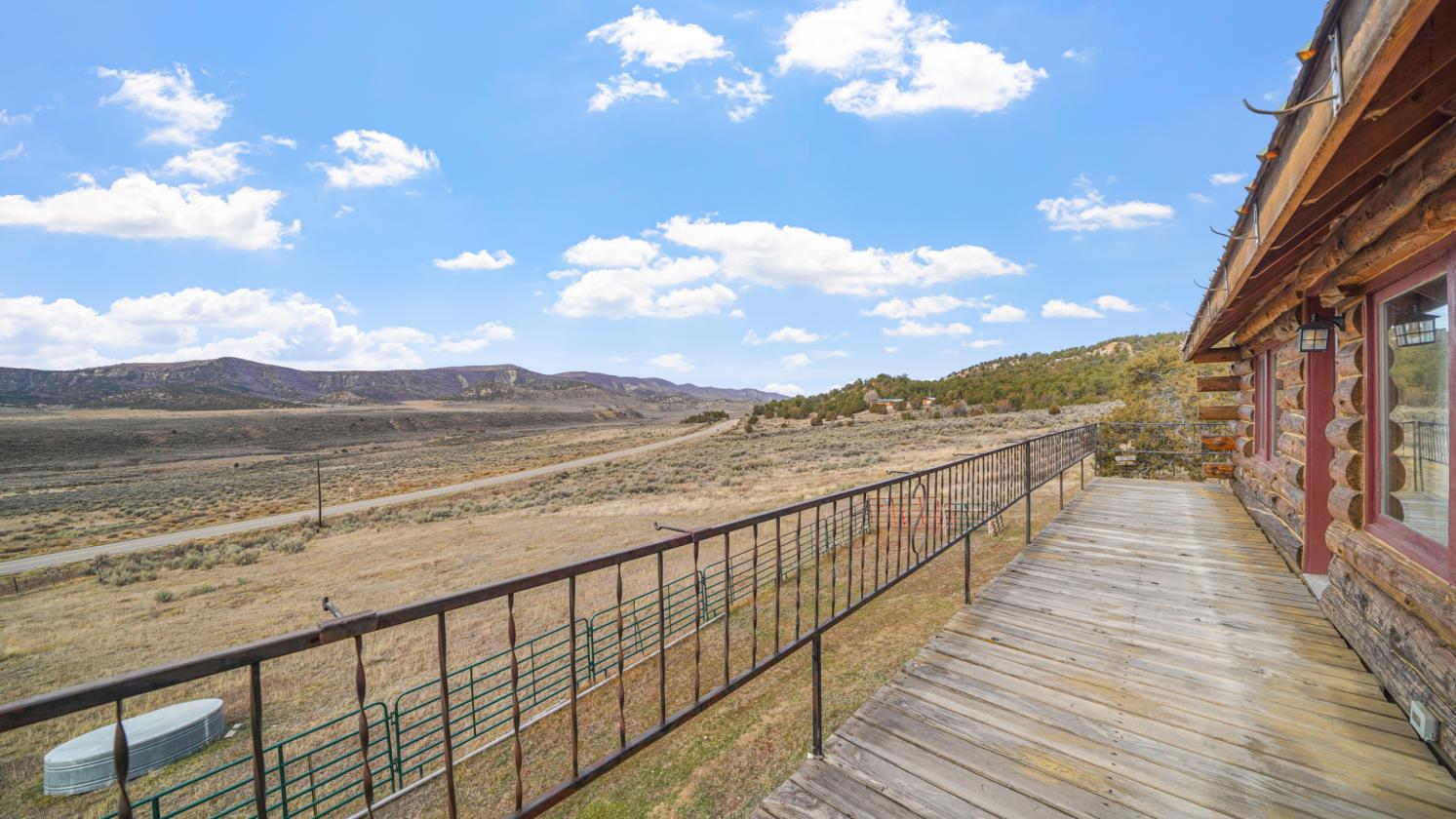Rustic Log Cabin with Panoramic Views - photo 26