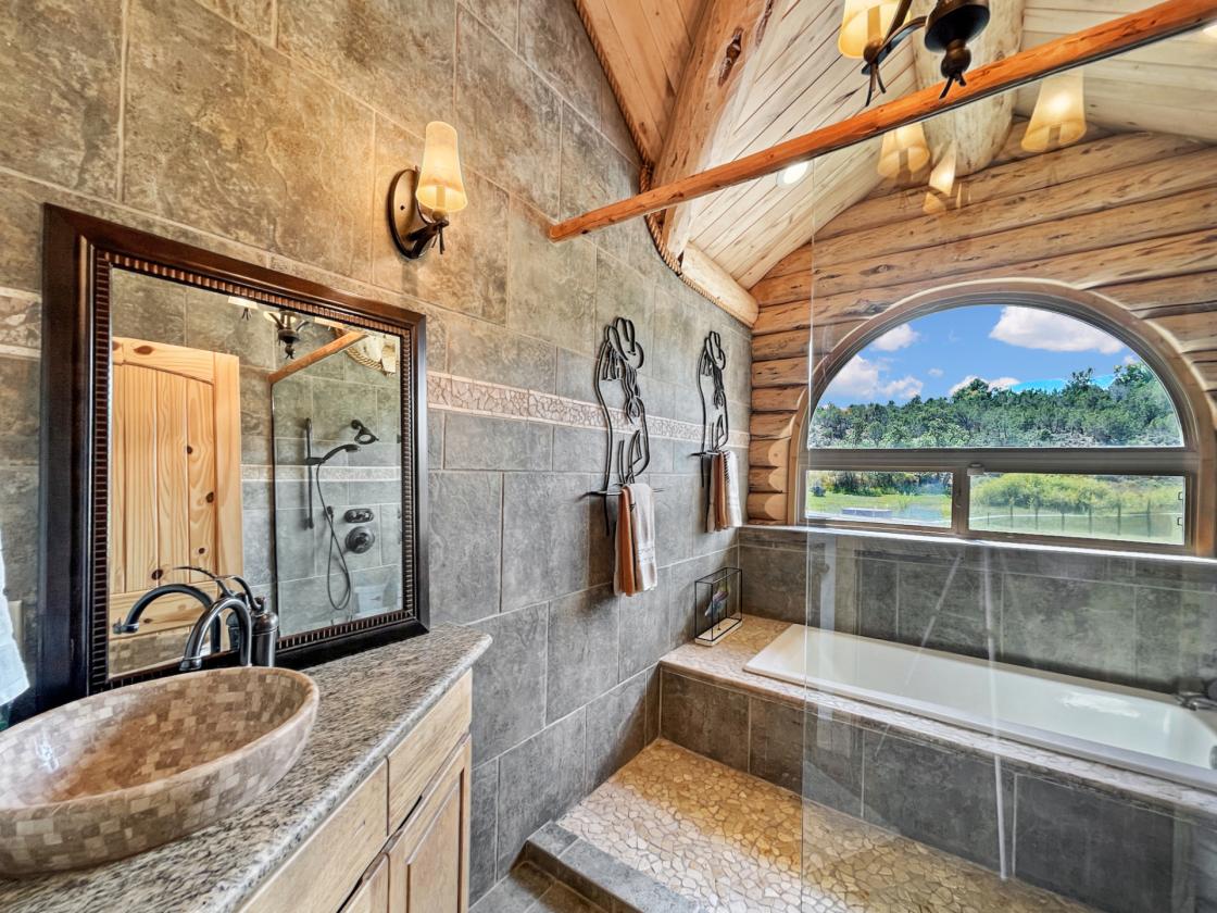 Show Stopper! 3 Home Luxury Horse Property - photo 22
