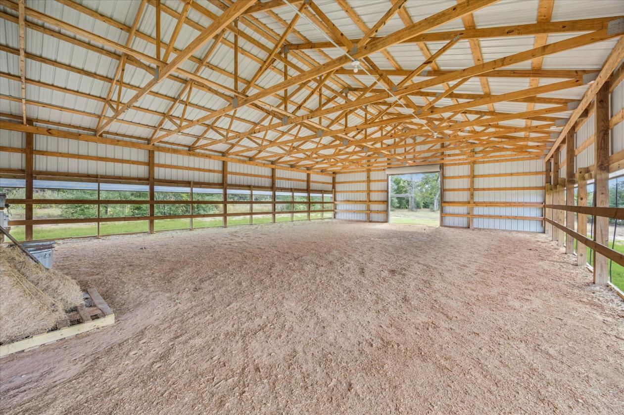 Beautiful Horse Barn on 5.2 Acres - photo 4