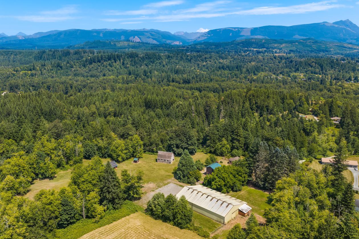 Private 13 Acre Country Estate - photo 6
