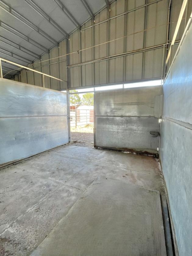 Horse property w/ Stables, RV garage ... - photo 21