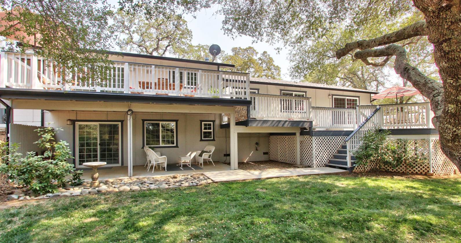 Beautiful Horse property with updated home and close to trails and town