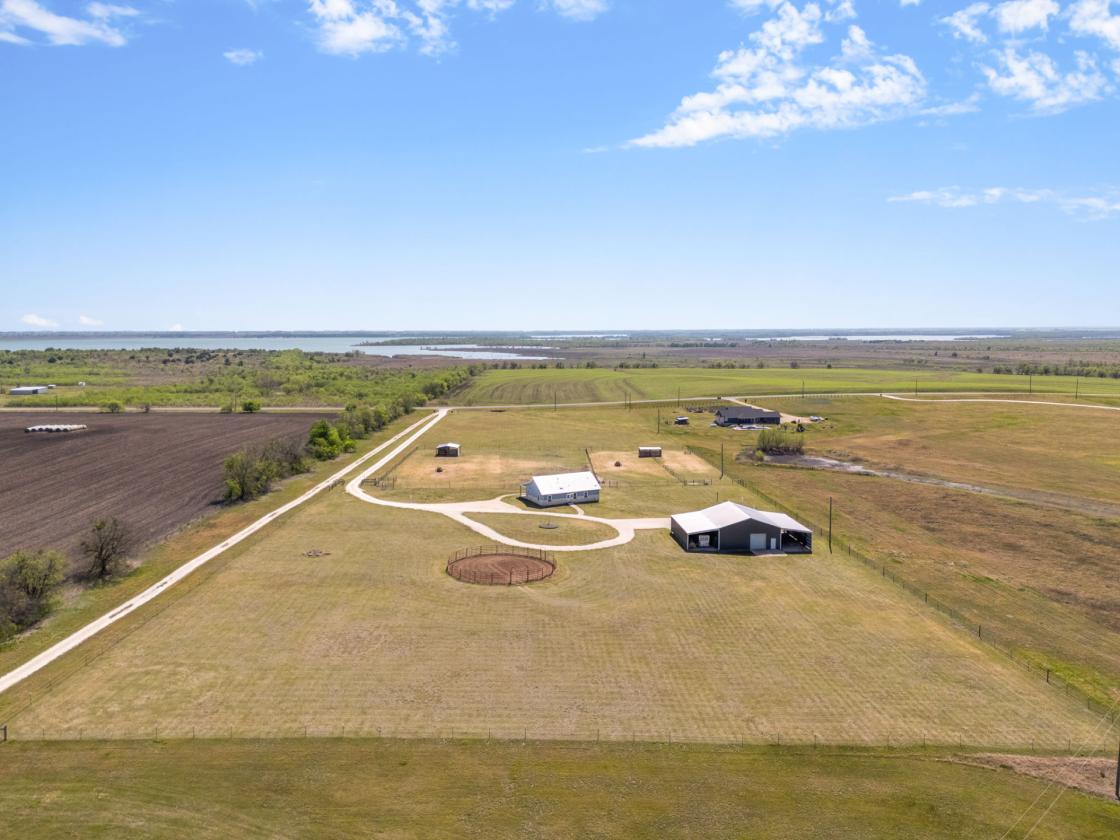 Pristine Equestrian Farm with 10.01 Acres - photo 6