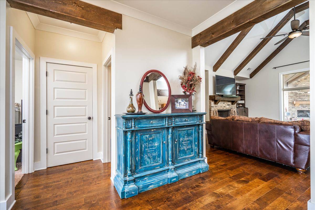 Luxury craftsman ranch located in a first class equestrian community