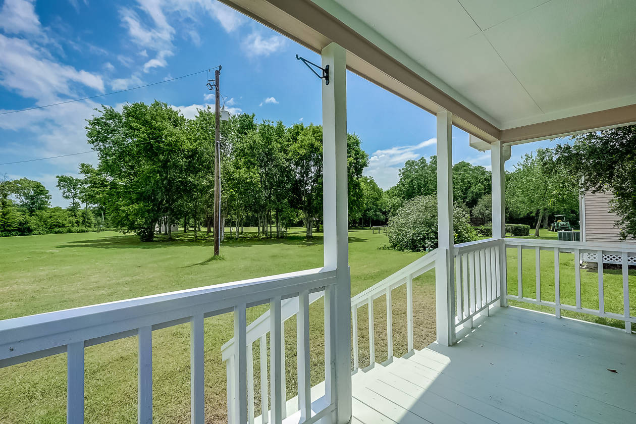 Amazing Country living in Brookshire, this Custom Country Home is