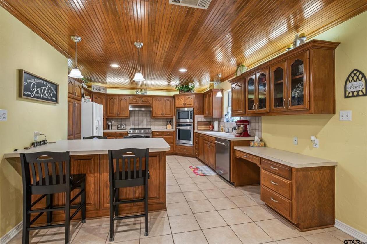 Peaceful country living on 9.6 acres - photo 8