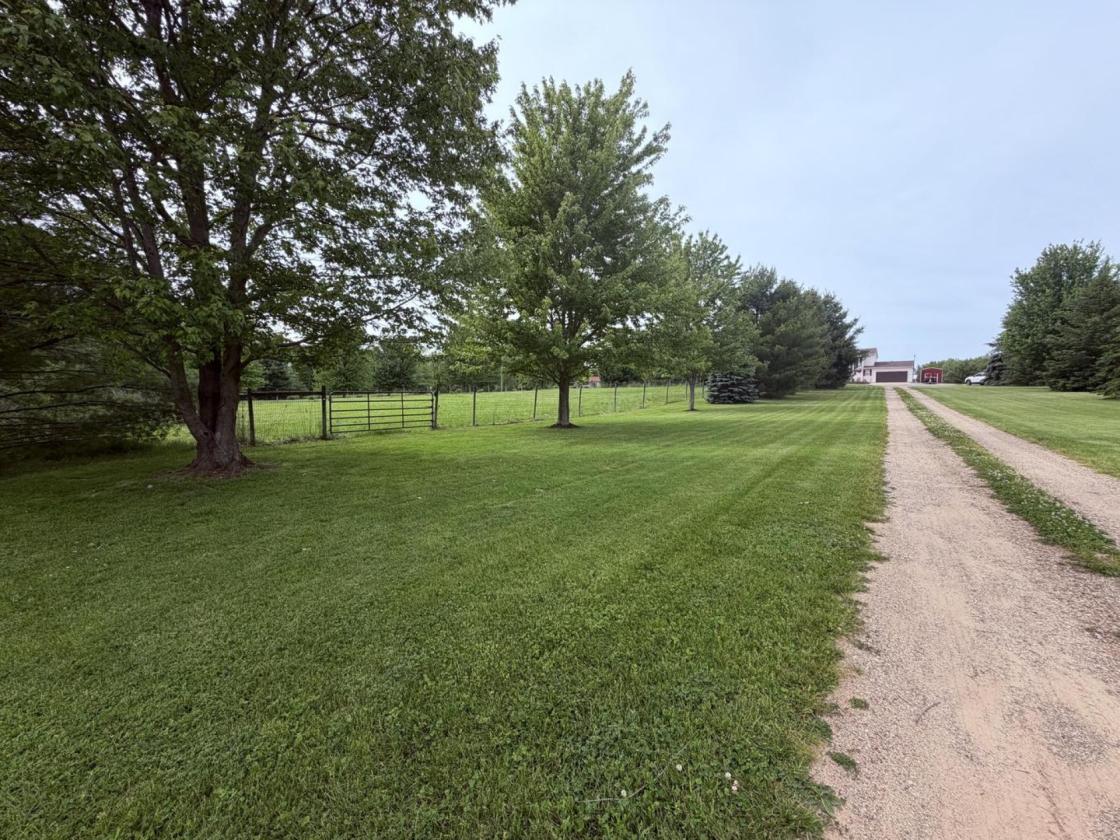Beautiful Home on 15 Acres!! - photo 6