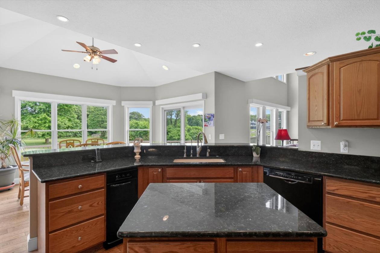 Luxury Equestrian estate with a large arena - photo 5