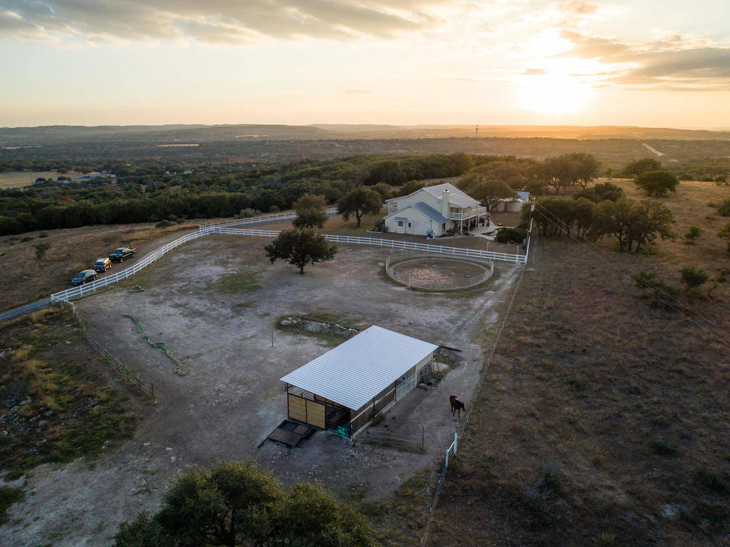 Beautiful 15 Acre Horse Ranch in Dripping Springs, Texas Up... Dripping Springs, Hays County